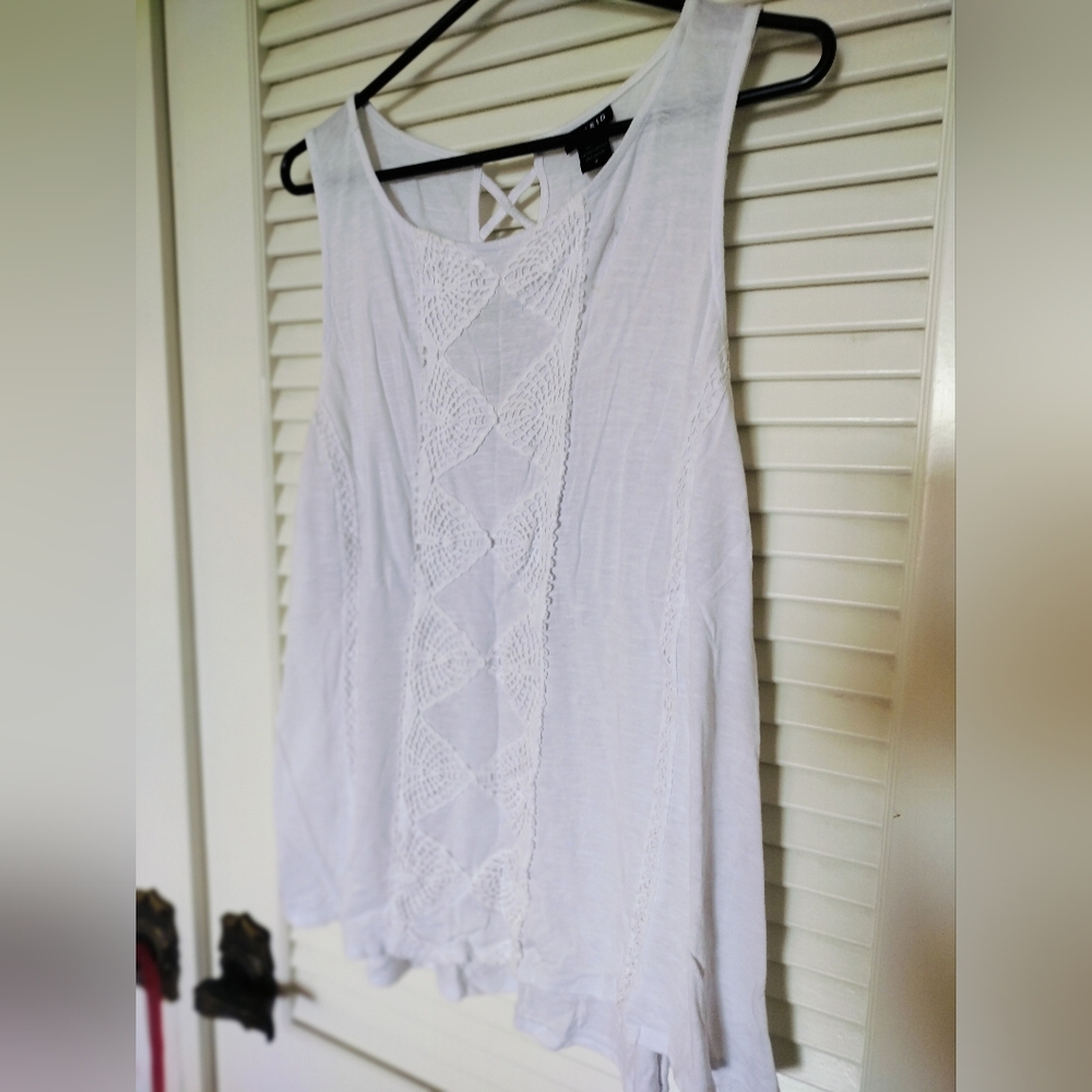 Torrid Size 2 (18/20) White Lace Detail Tank Top/ Camisole w/ Criss Cross Back